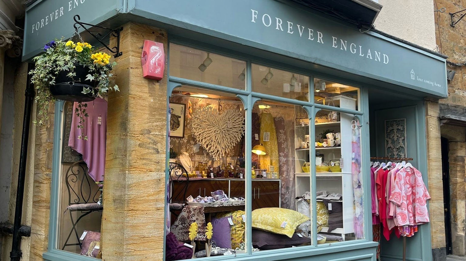A Day at Sherborne Market - Right Outside Forever England - Forever England