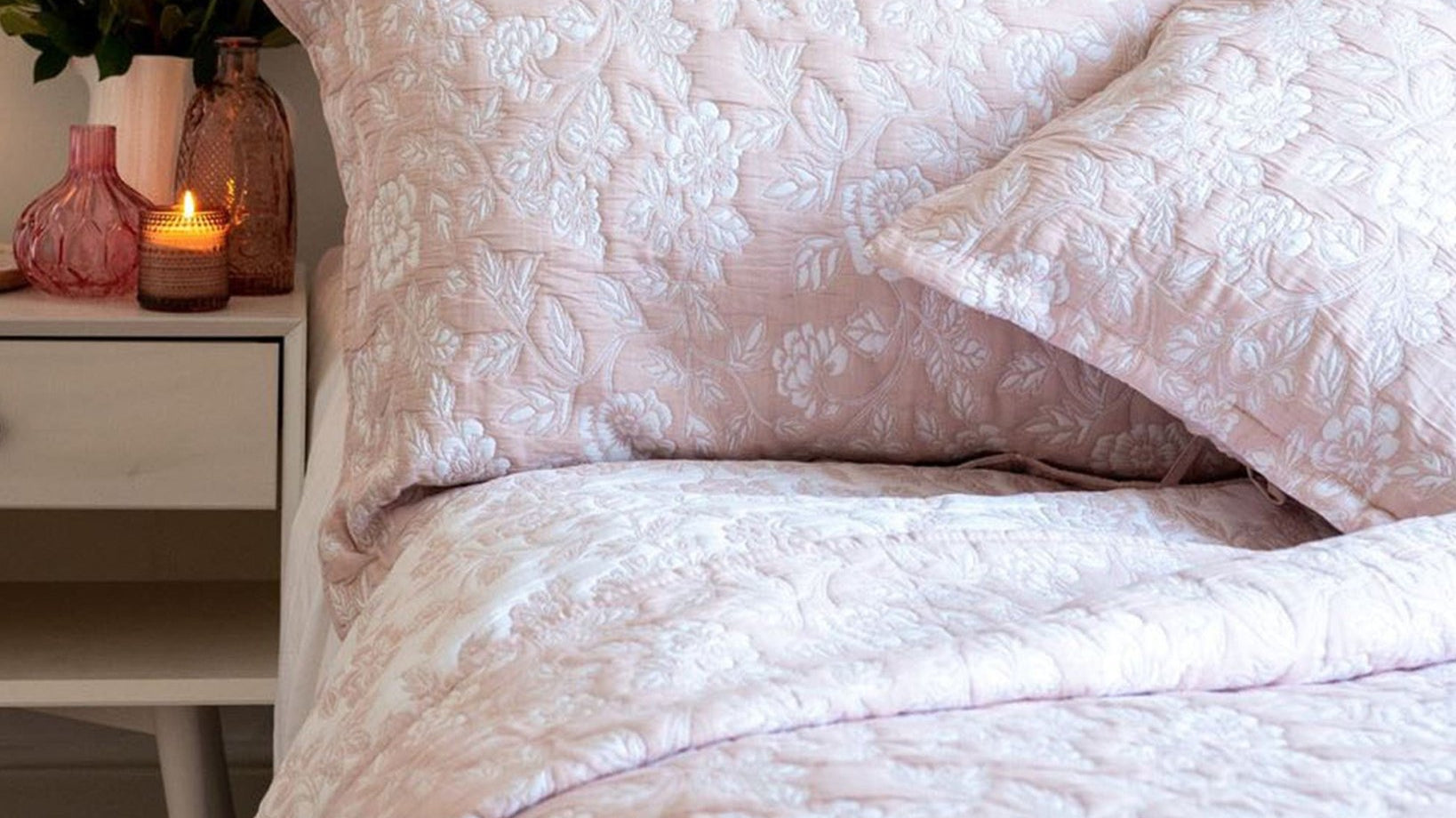 How to introduce subtle hints of colour to your bedroom without overwhelming your space - Forever England