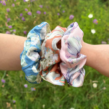 Load image into Gallery viewer, Sophia Scrunchie- Blue - Forever England