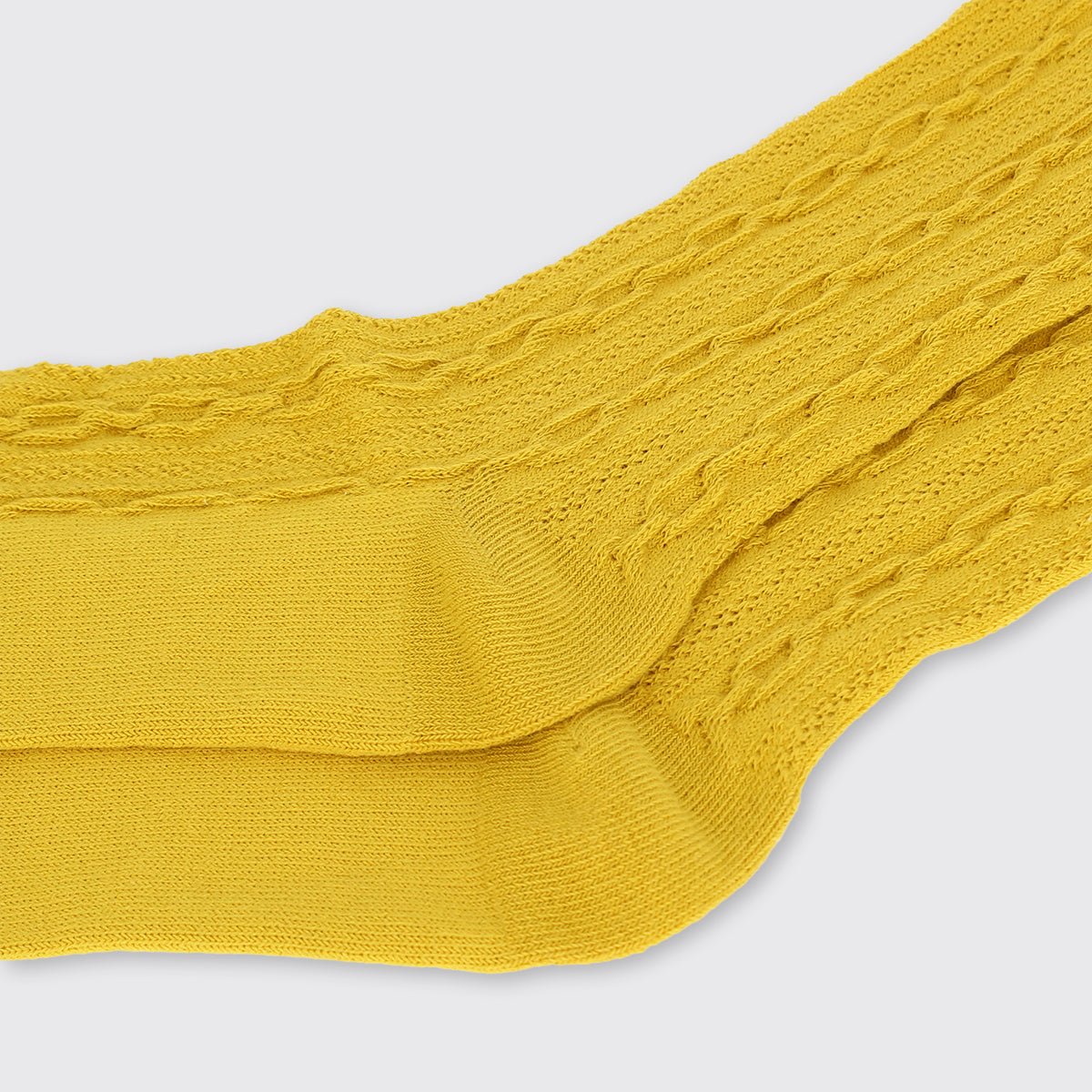 Knee socks in lilac on ocher yellow