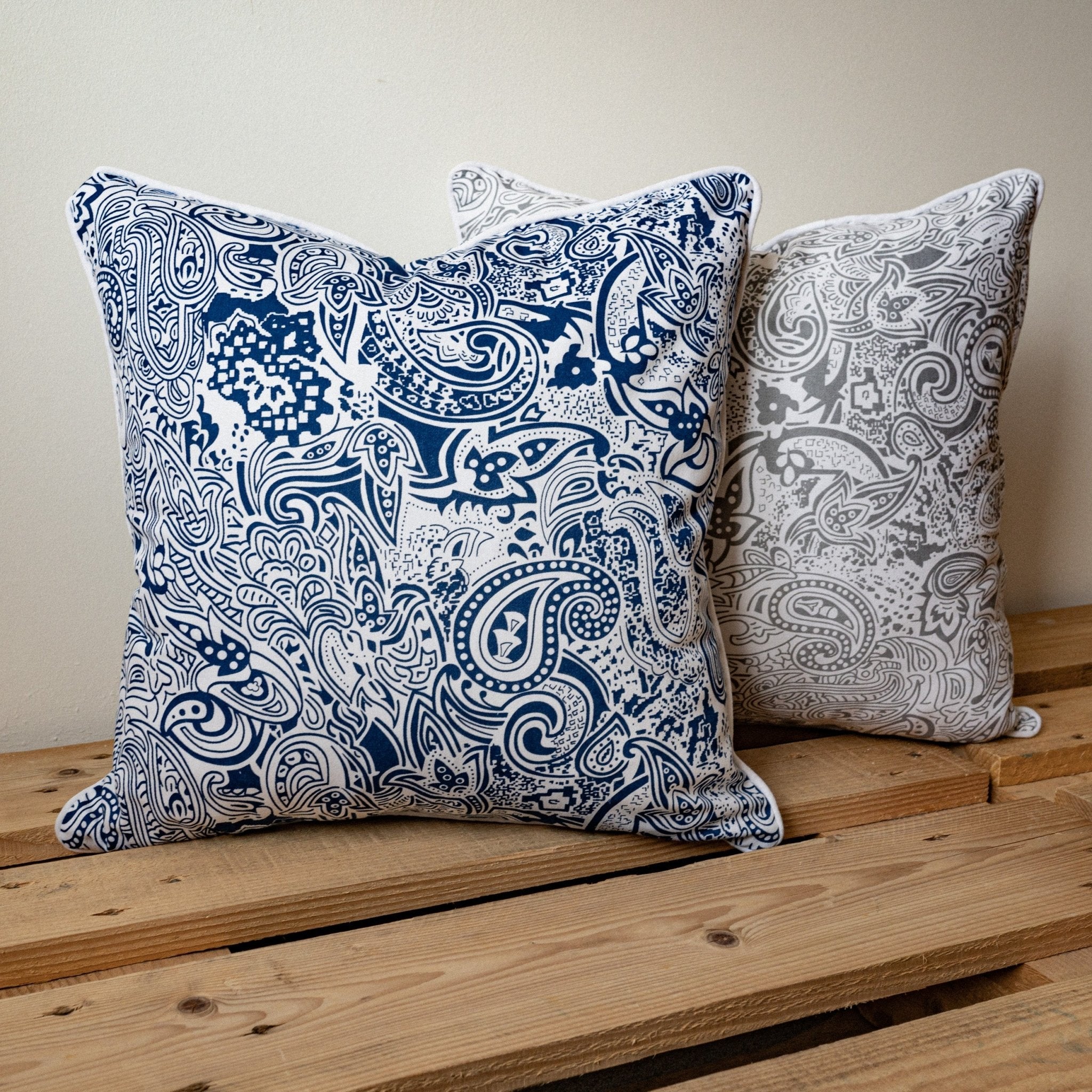 Paisley Cushion Complete Grey - Forever England