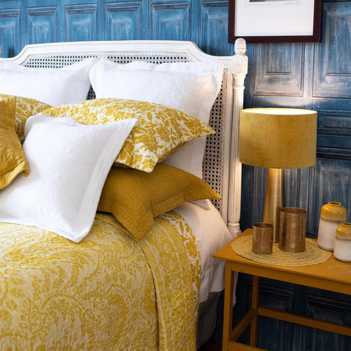 Bedspread bliss: versatile comfort for any time of year