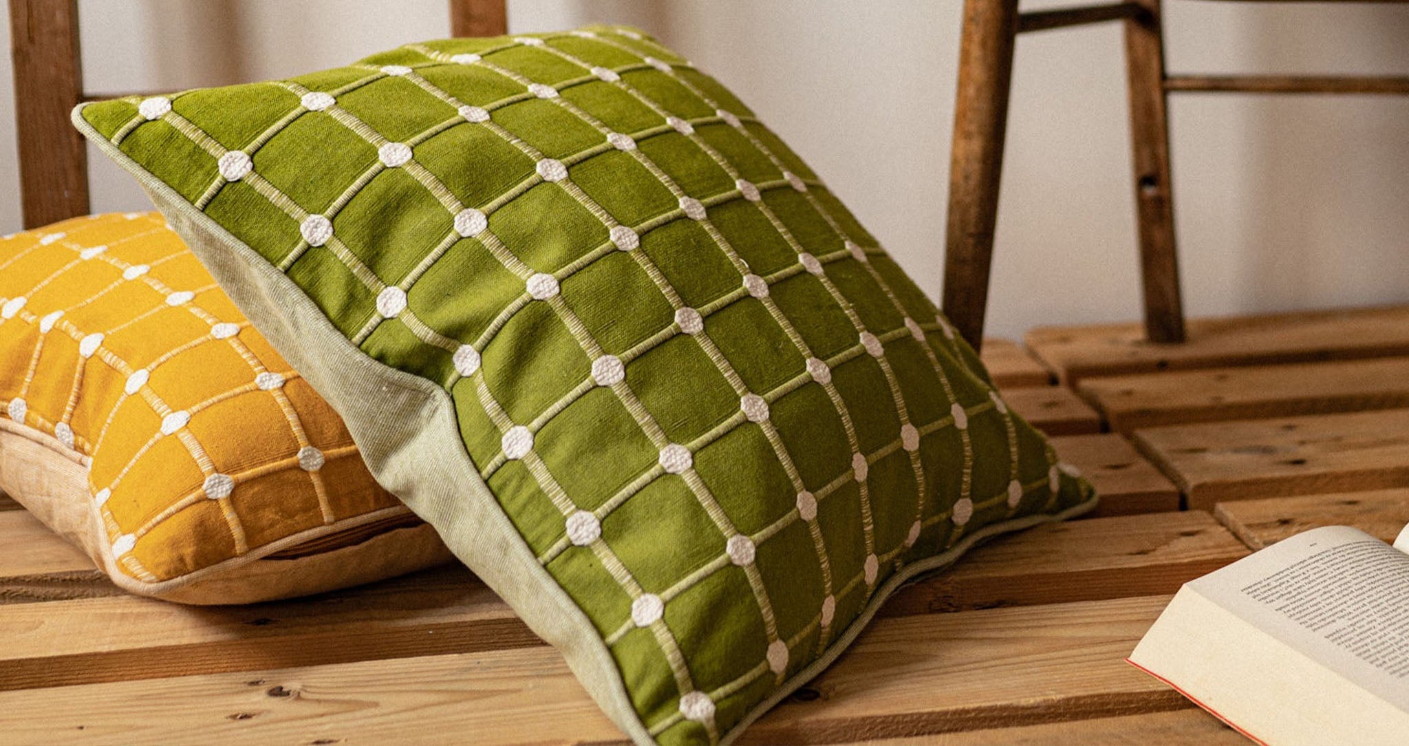 Modern comfort & style: cushions that blend comfort with chic - Forever England