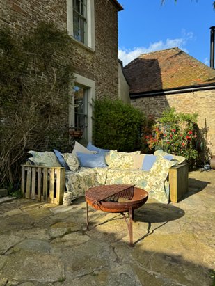 Top tips for dressing your outdoor table for summer entertaining - Forever England