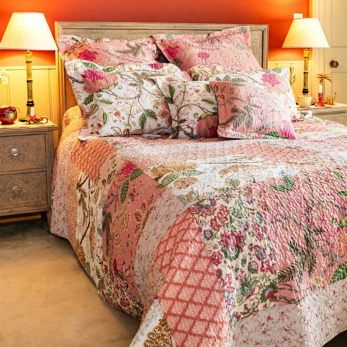 Constance Patchwork Bedspread pink - Forever England