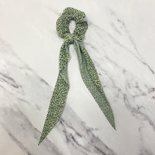 Load image into Gallery viewer, Hair Scrunchie Ponytail Crinkle Green / Cream